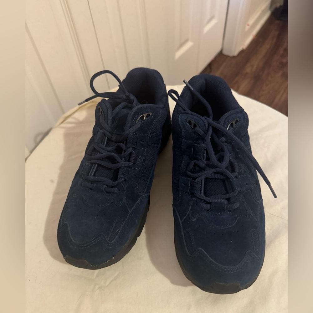 NEW Vionic Walker Classic Shoes Womens 7 Dark Blue Orthaheel Walking Sneakers